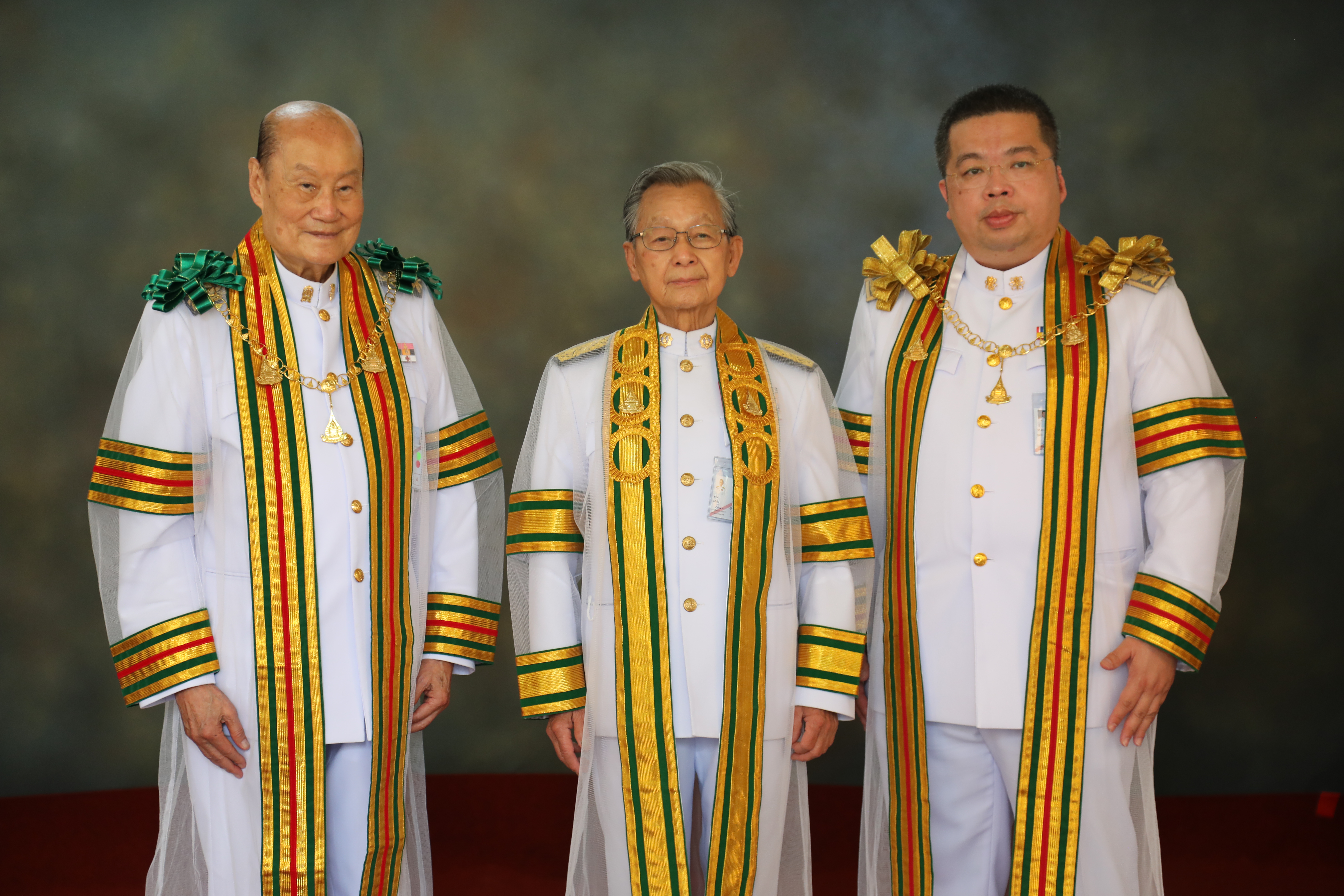 Paliament President Chuan Leekpai (m) with Prof. Dr. Wichit Srisa-am (l) and Assoc. Prof. Dr. Manit Jumpa (r)